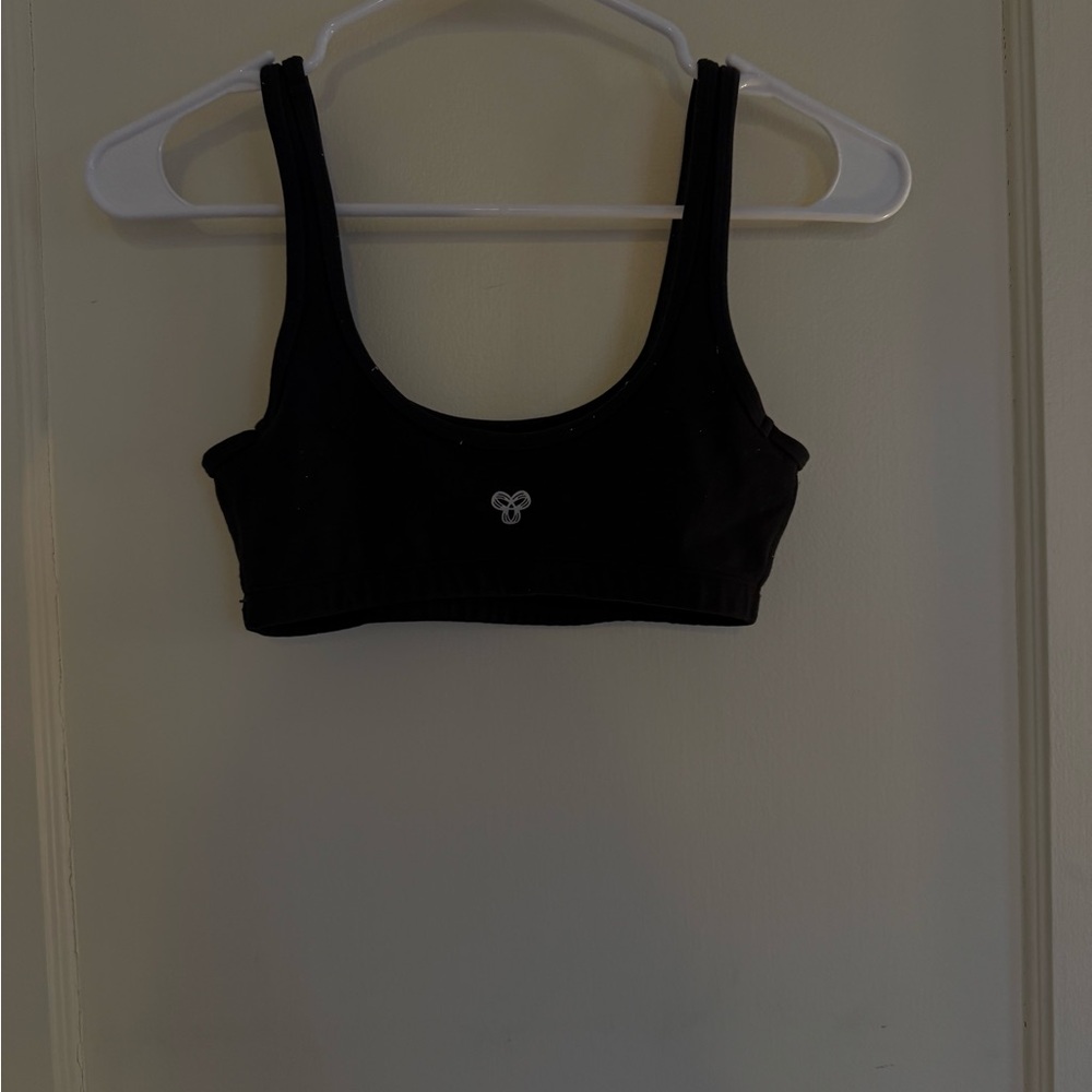 Aritzia Black Women's Sports Bra
